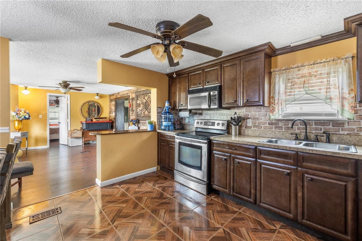1733 OAKLAND ROAD — photo 11 of 46