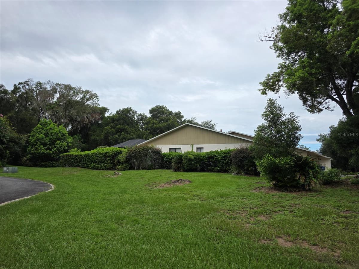 1040 VILLAGE GREEN ROAD — photo 4 of 36