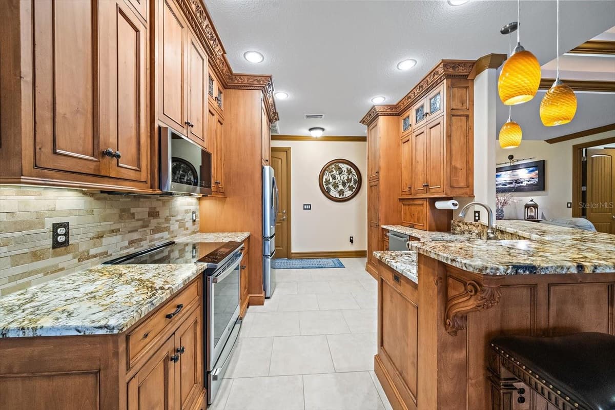 15172 LEIPZIG CIRCLE — photo 11 of 56