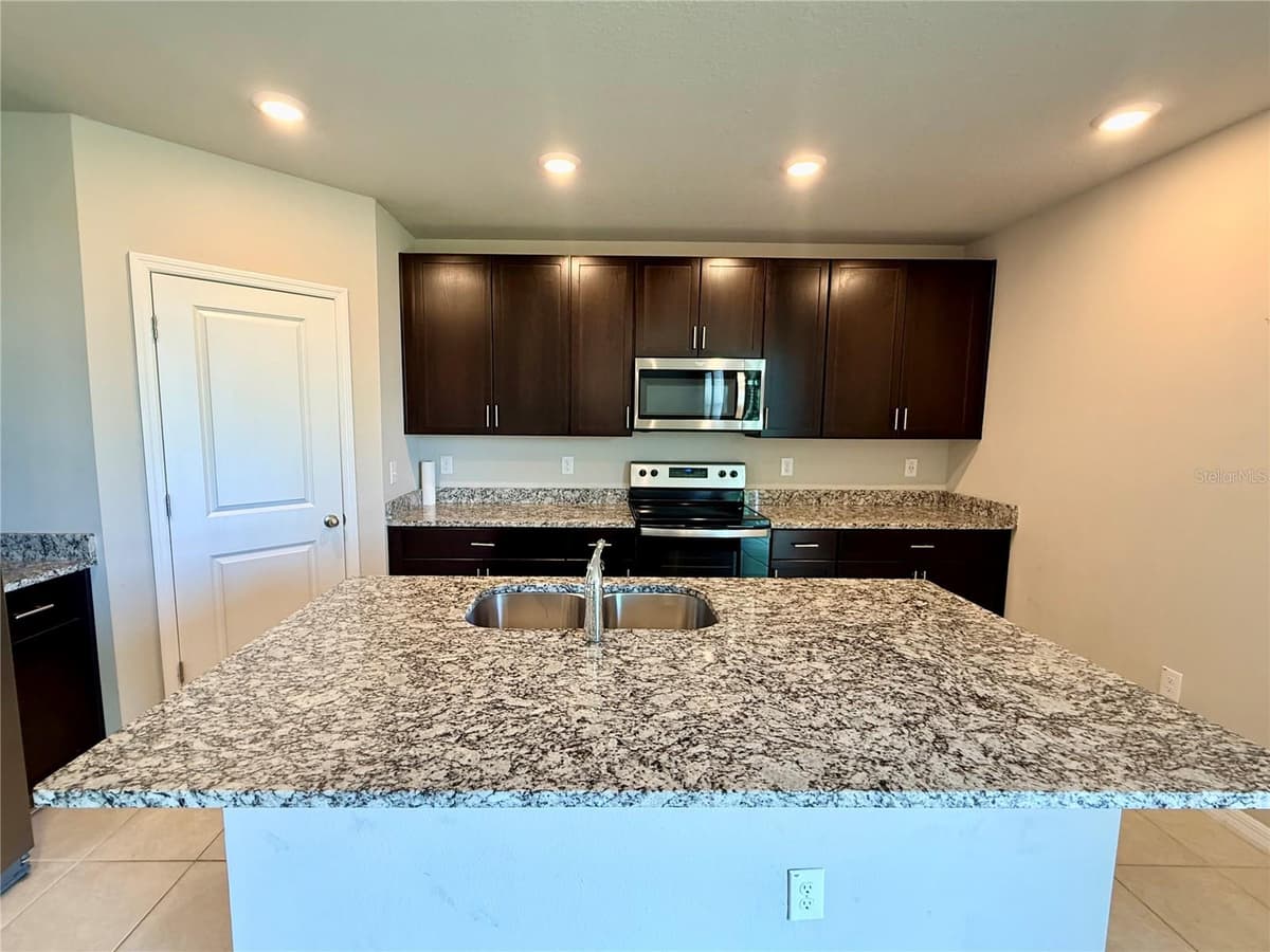 10062 DAYBREAK GLEN — photo 5 of 40