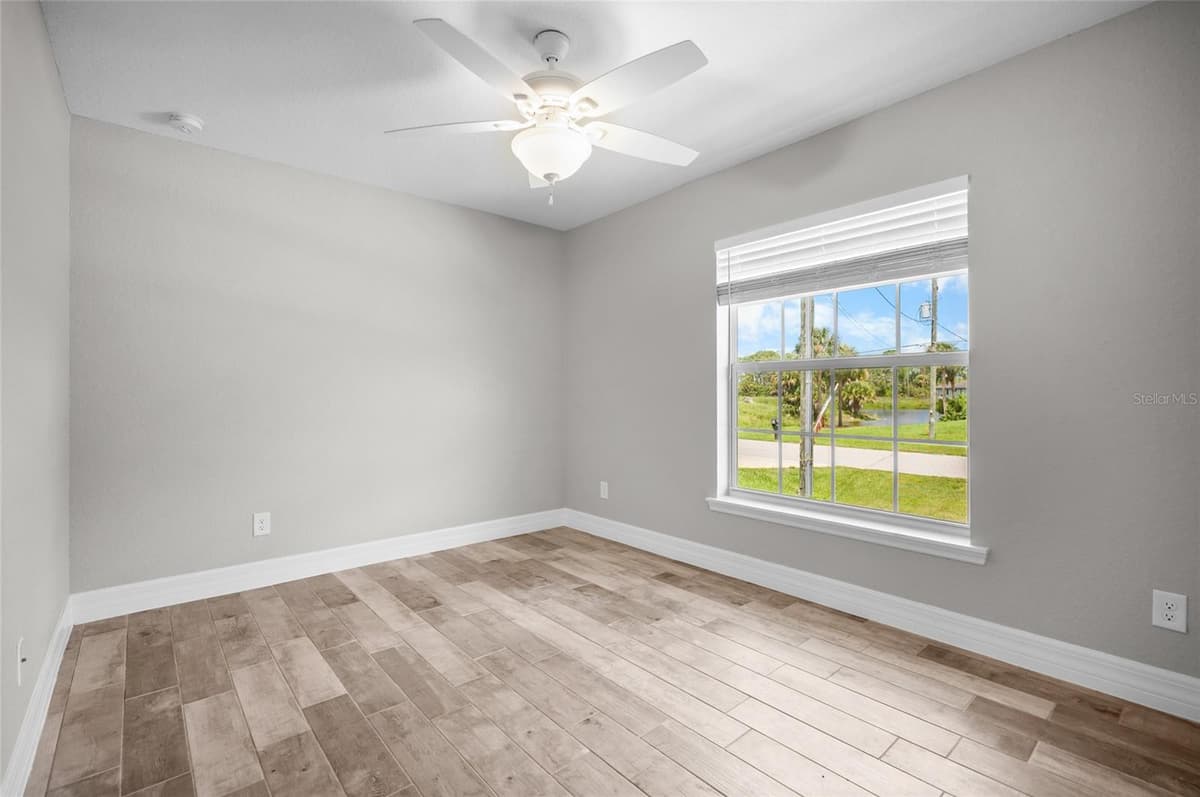 315 SWEETWATER DRIVE — photo 3 of 41