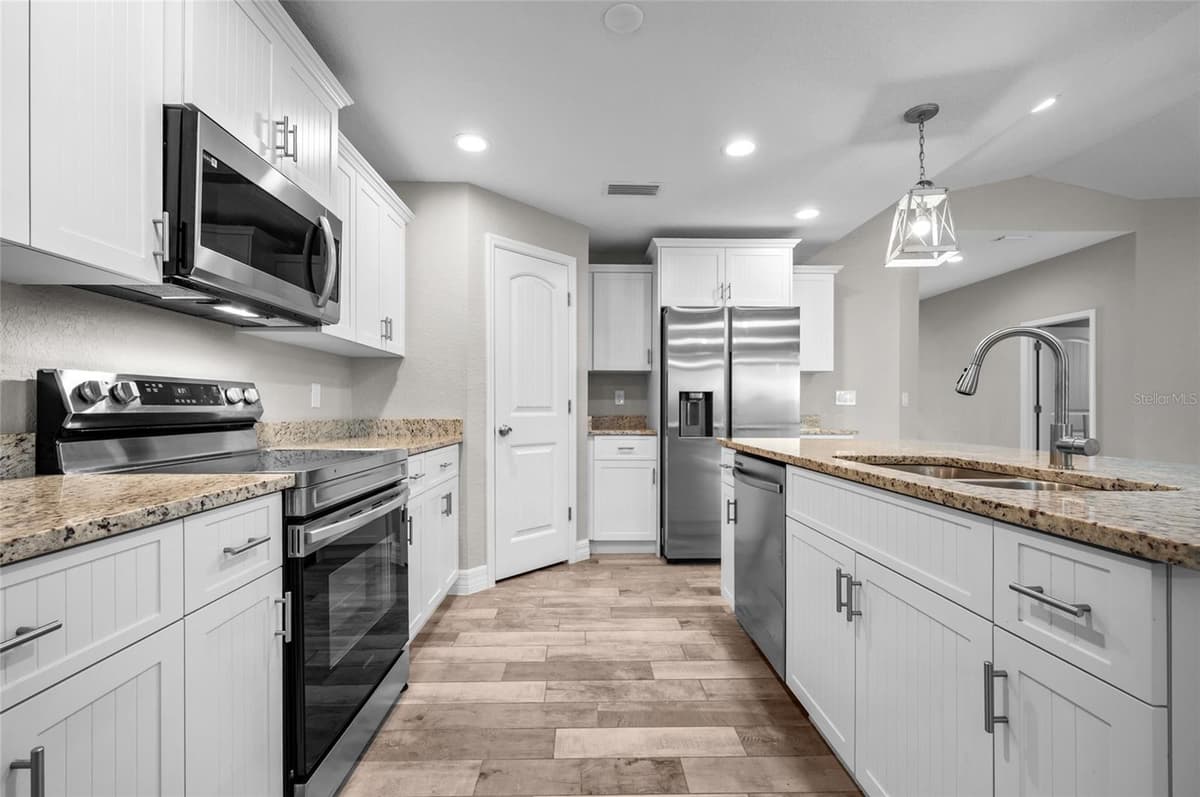 315 SWEETWATER DRIVE — photo 12 of 41
