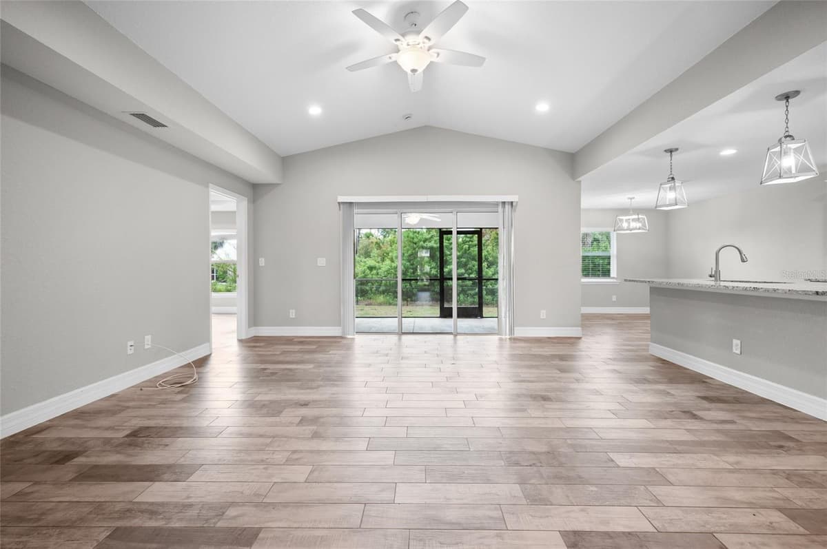 315 SWEETWATER DRIVE — photo 8 of 41