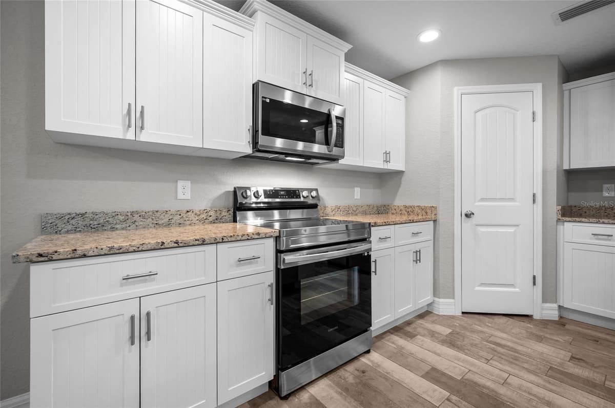 315 SWEETWATER DRIVE — photo 13 of 41