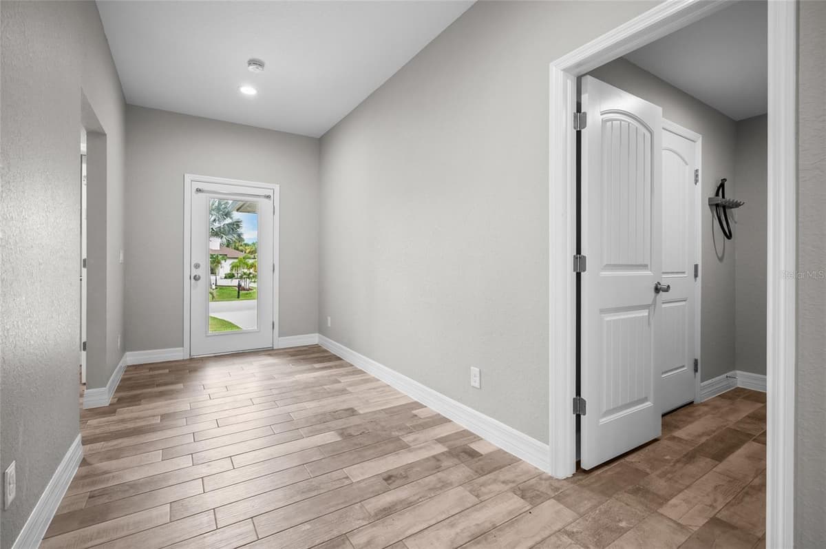 315 SWEETWATER DRIVE — photo 2 of 41