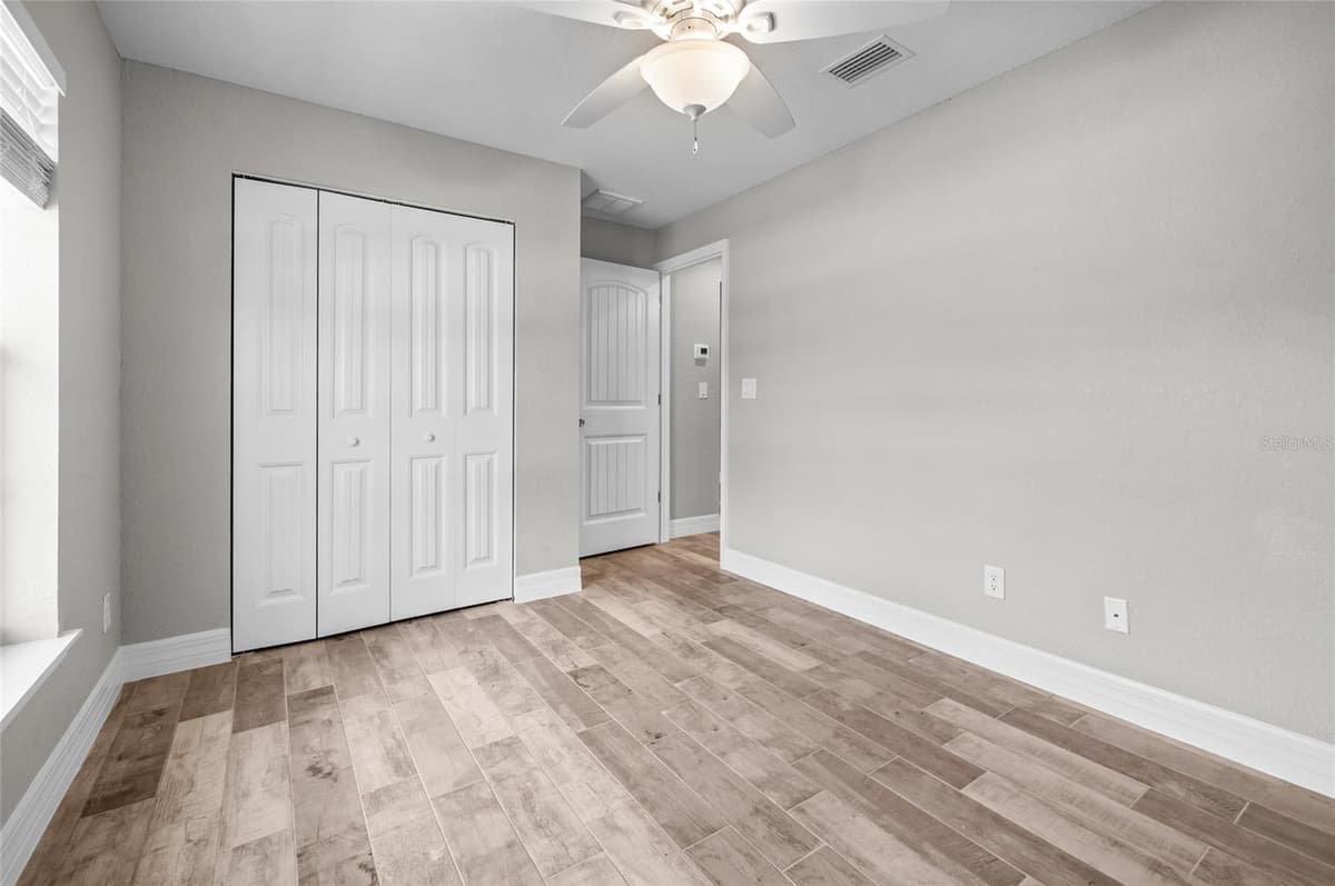 315 SWEETWATER DRIVE — photo 4 of 41