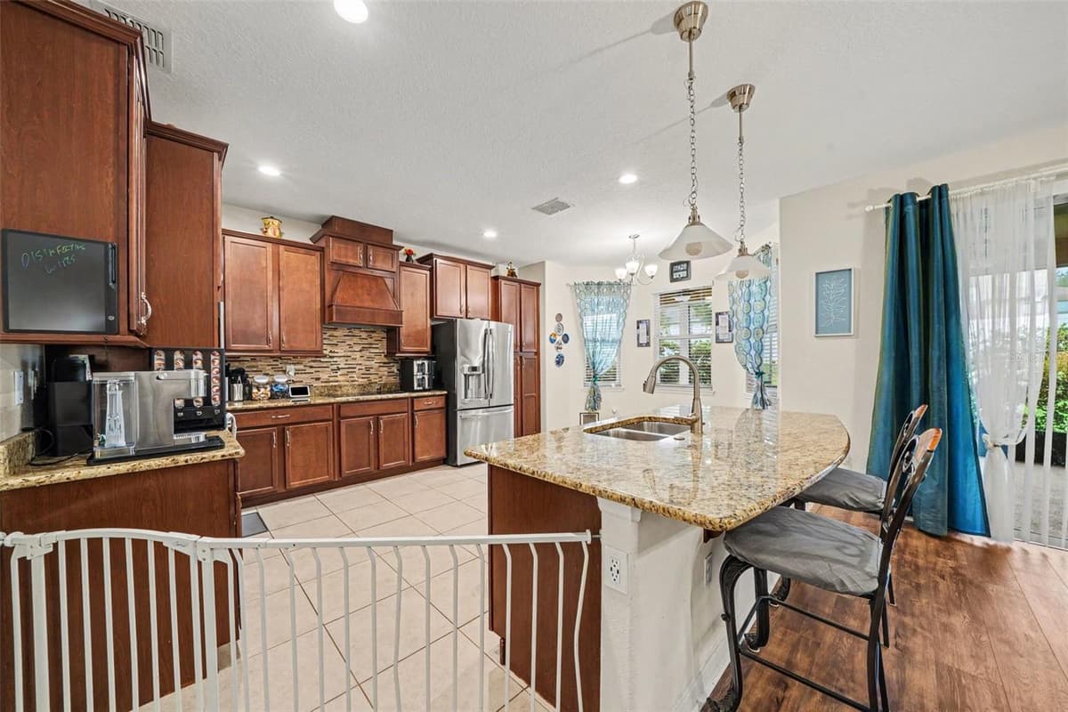 3575 STATHAM DRIVE — photo 17 of 41