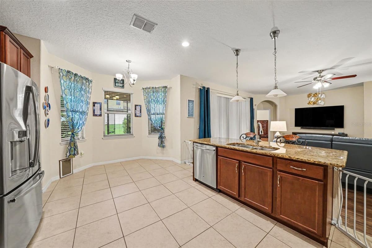 3575 STATHAM DRIVE — photo 19 of 41