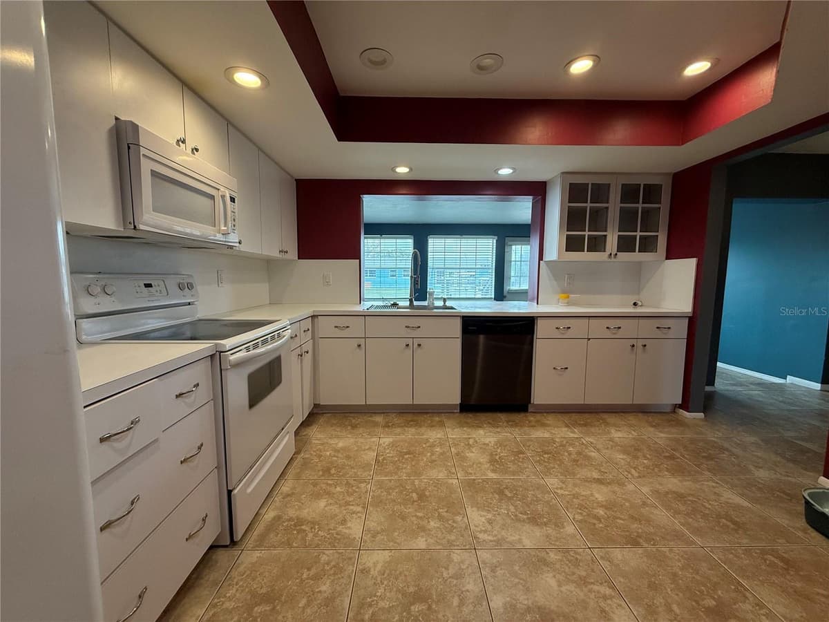 4339 BAY CIRCLE — photo 6 of 20