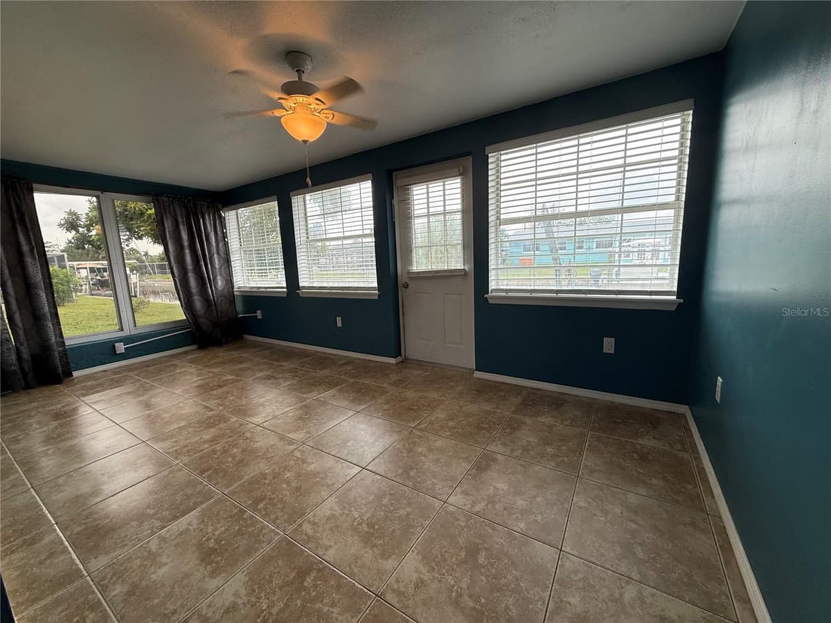 4339 BAY CIRCLE — photo 4 of 20