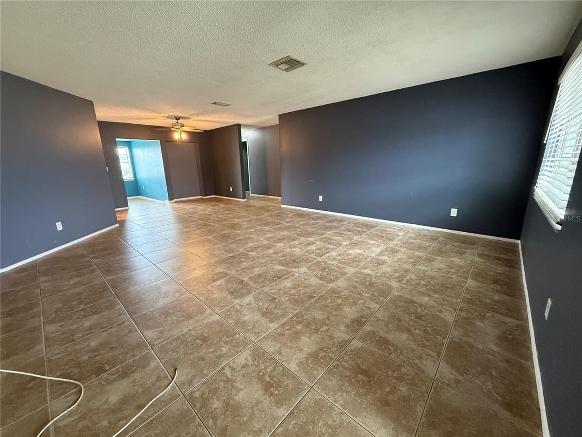 4339 BAY CIRCLE — photo 8 of 20