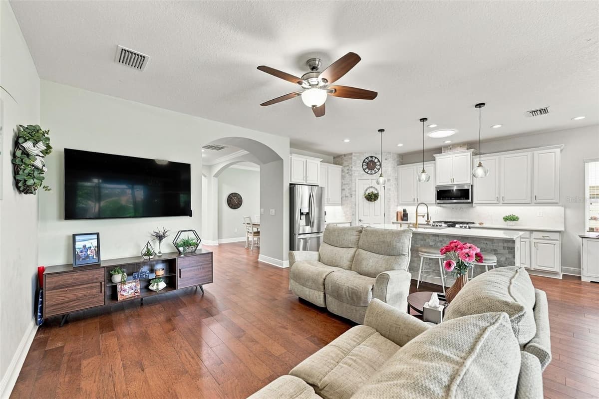 6517 NESTALL COURT — photo 5 of 64