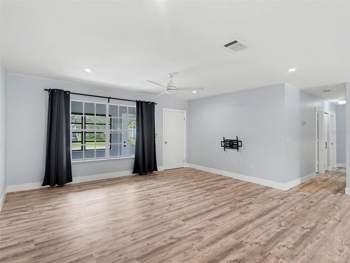 4060 AVANTI CIRCLE — photo 8 of 35