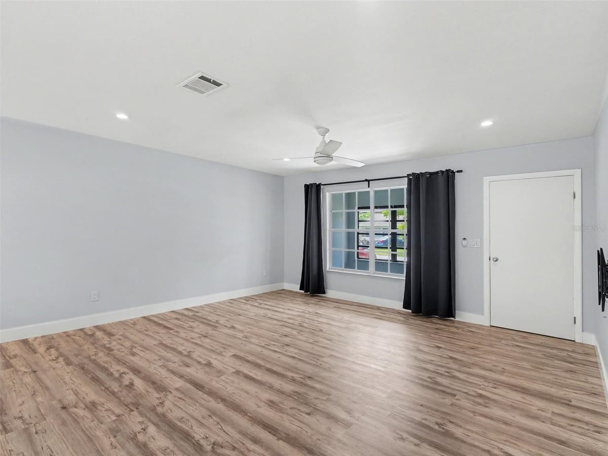 4060 AVANTI CIRCLE — photo 9 of 35