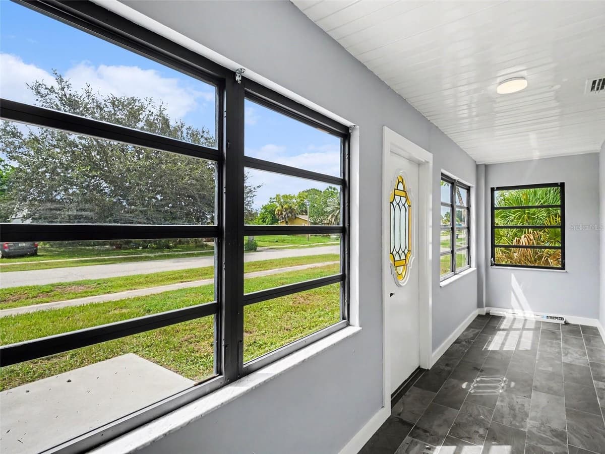 4060 AVANTI CIRCLE — photo 5 of 35