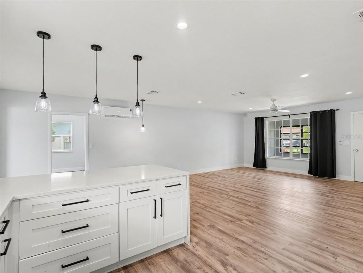 4060 AVANTI CIRCLE — photo 13 of 35