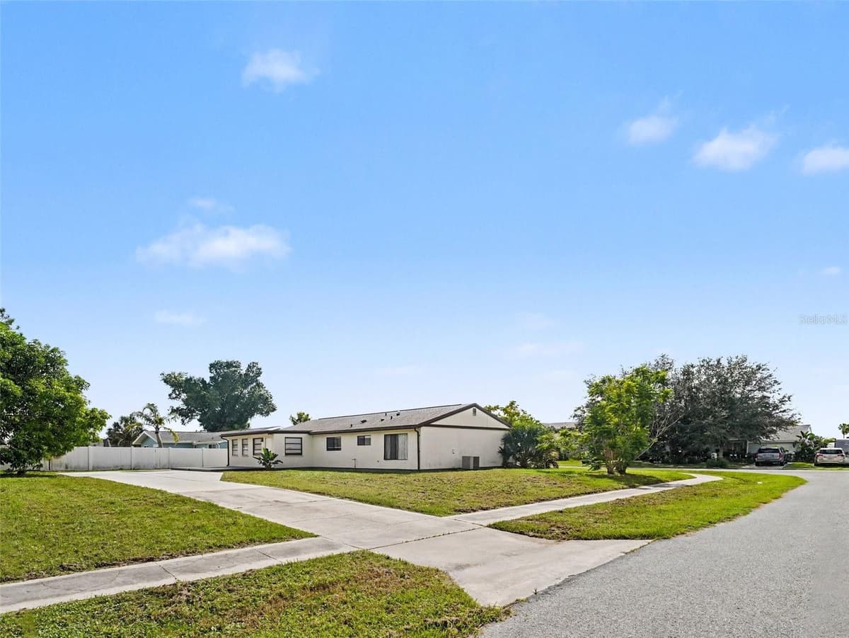 4060 AVANTI CIRCLE — photo 29 of 35