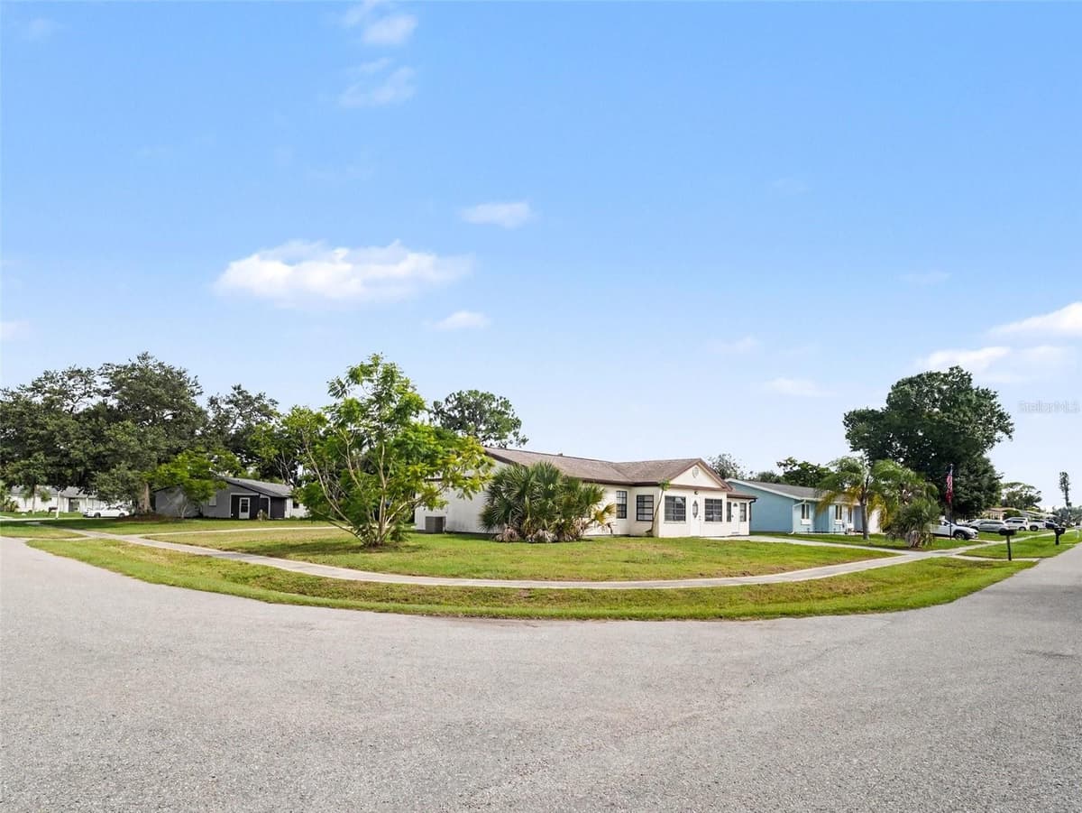 4060 AVANTI CIRCLE — photo 4 of 35