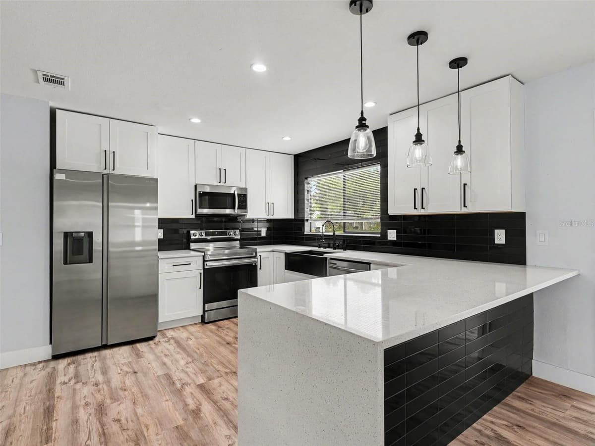 4060 AVANTI CIRCLE — photo 12 of 35