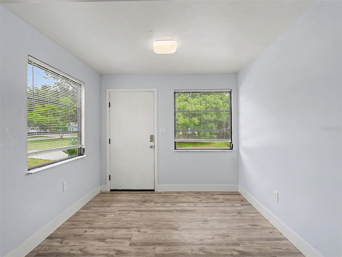 4060 AVANTI CIRCLE — photo 14 of 35