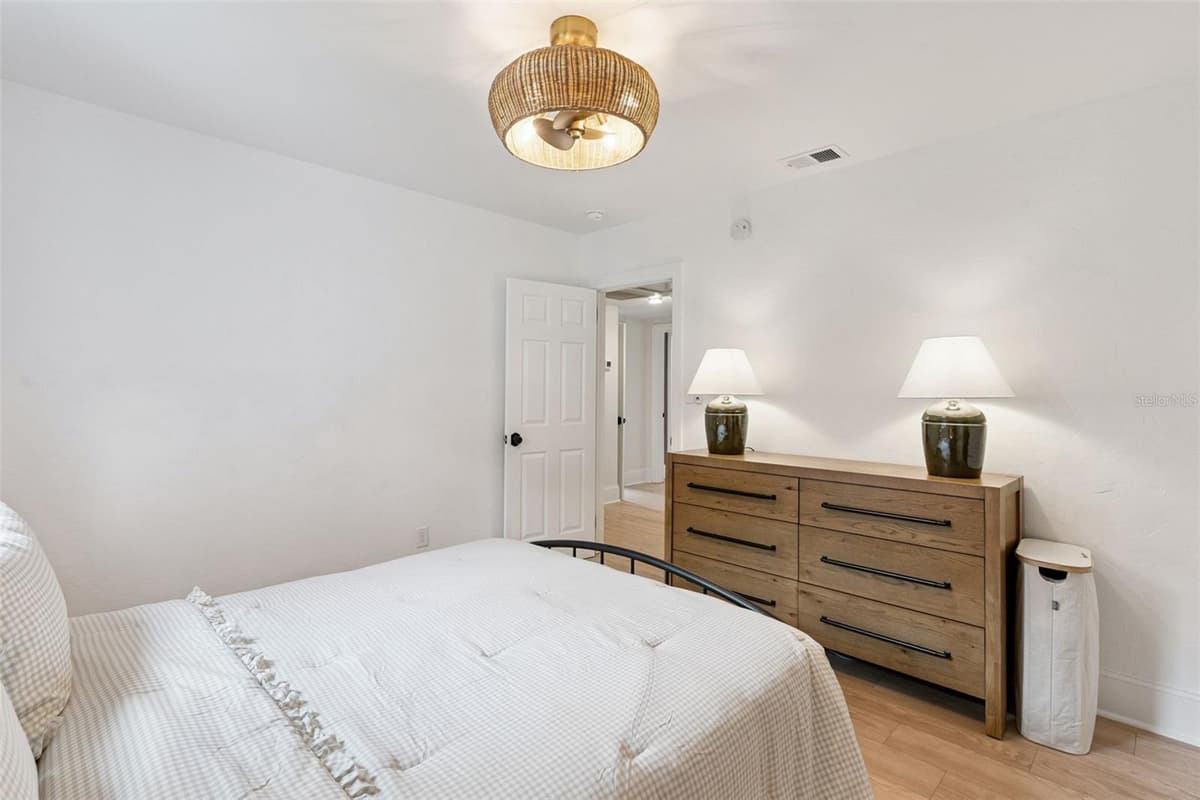 913 CAMELLIA AVENUE — photo 19 of 50