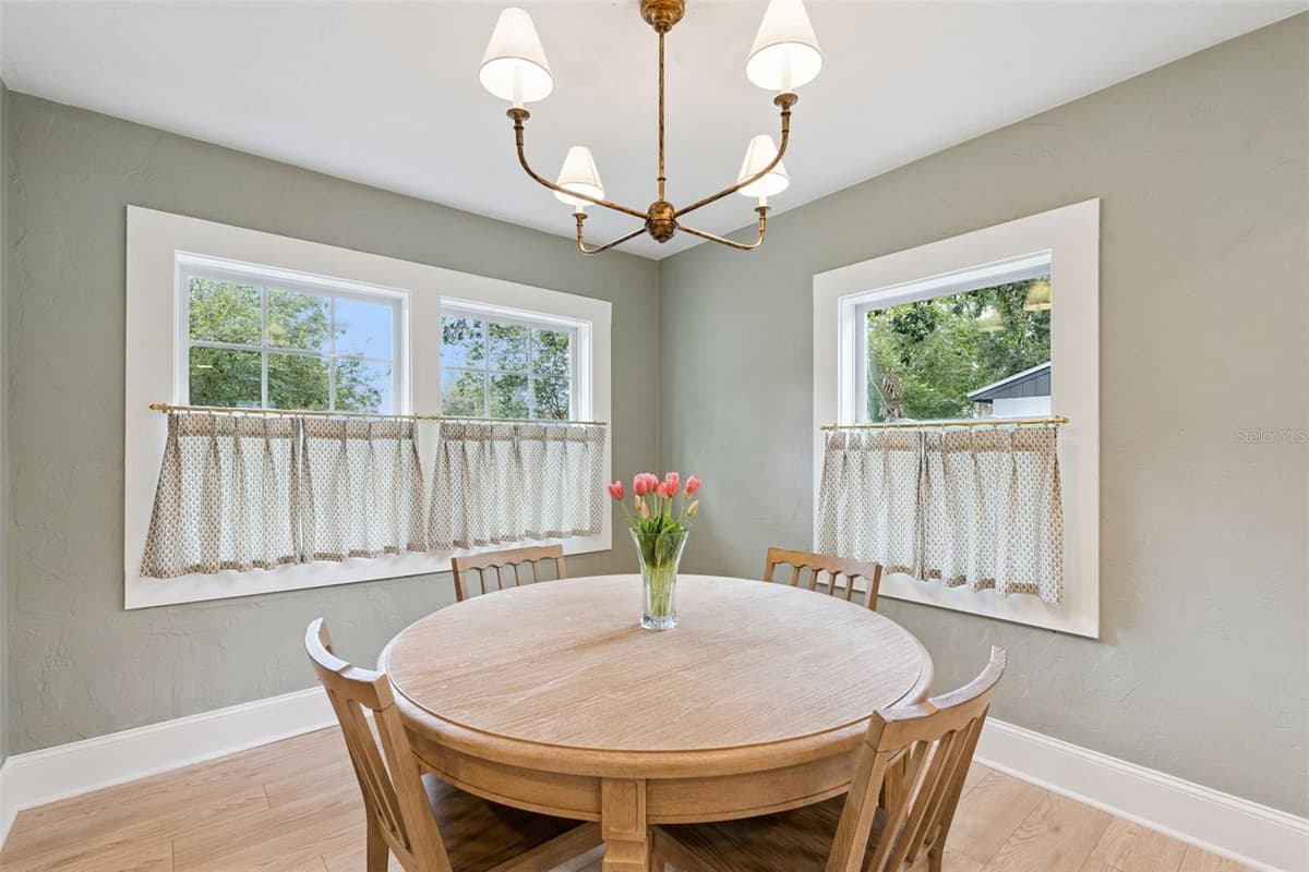 913 CAMELLIA AVENUE — photo 11 of 50