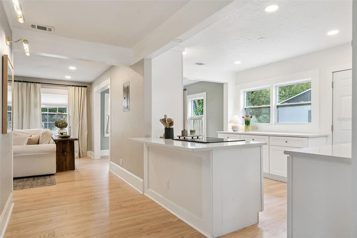913 CAMELLIA AVENUE — photo 12 of 50