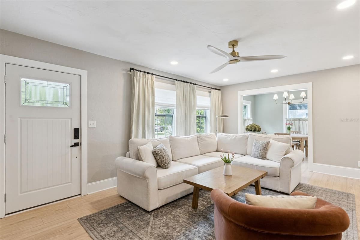 913 CAMELLIA AVENUE — photo 4 of 50