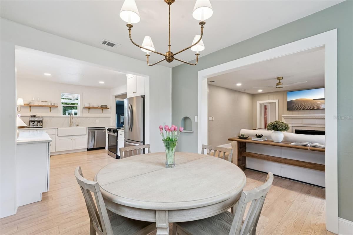 913 CAMELLIA AVENUE — photo 8 of 50