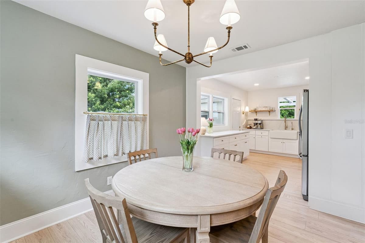913 CAMELLIA AVENUE — photo 9 of 50