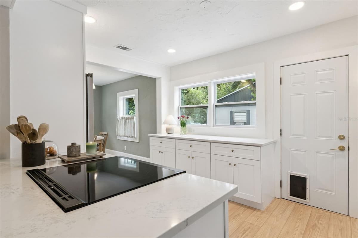 913 CAMELLIA AVENUE — photo 14 of 50