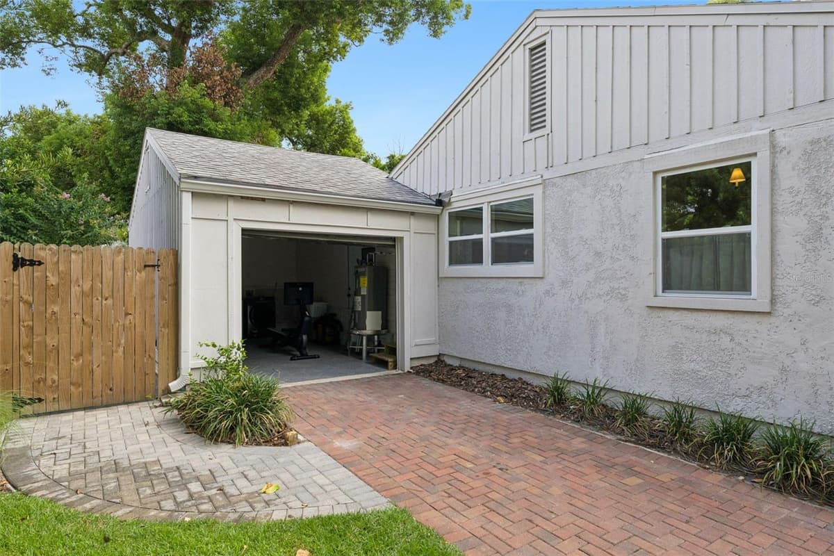 913 CAMELLIA AVENUE — photo 35 of 50