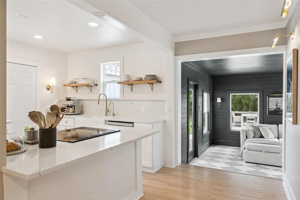 913 CAMELLIA AVENUE — photo 17 of 50