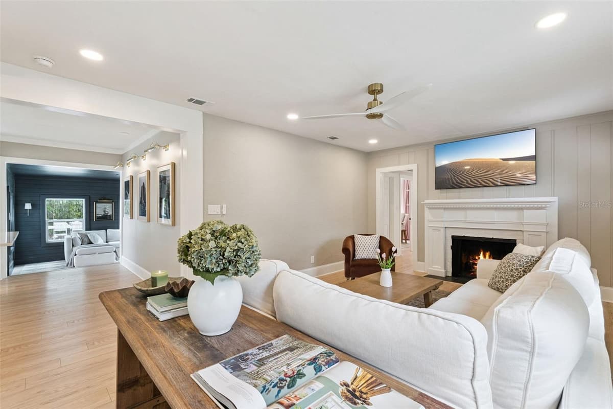 913 CAMELLIA AVENUE — photo 7 of 50