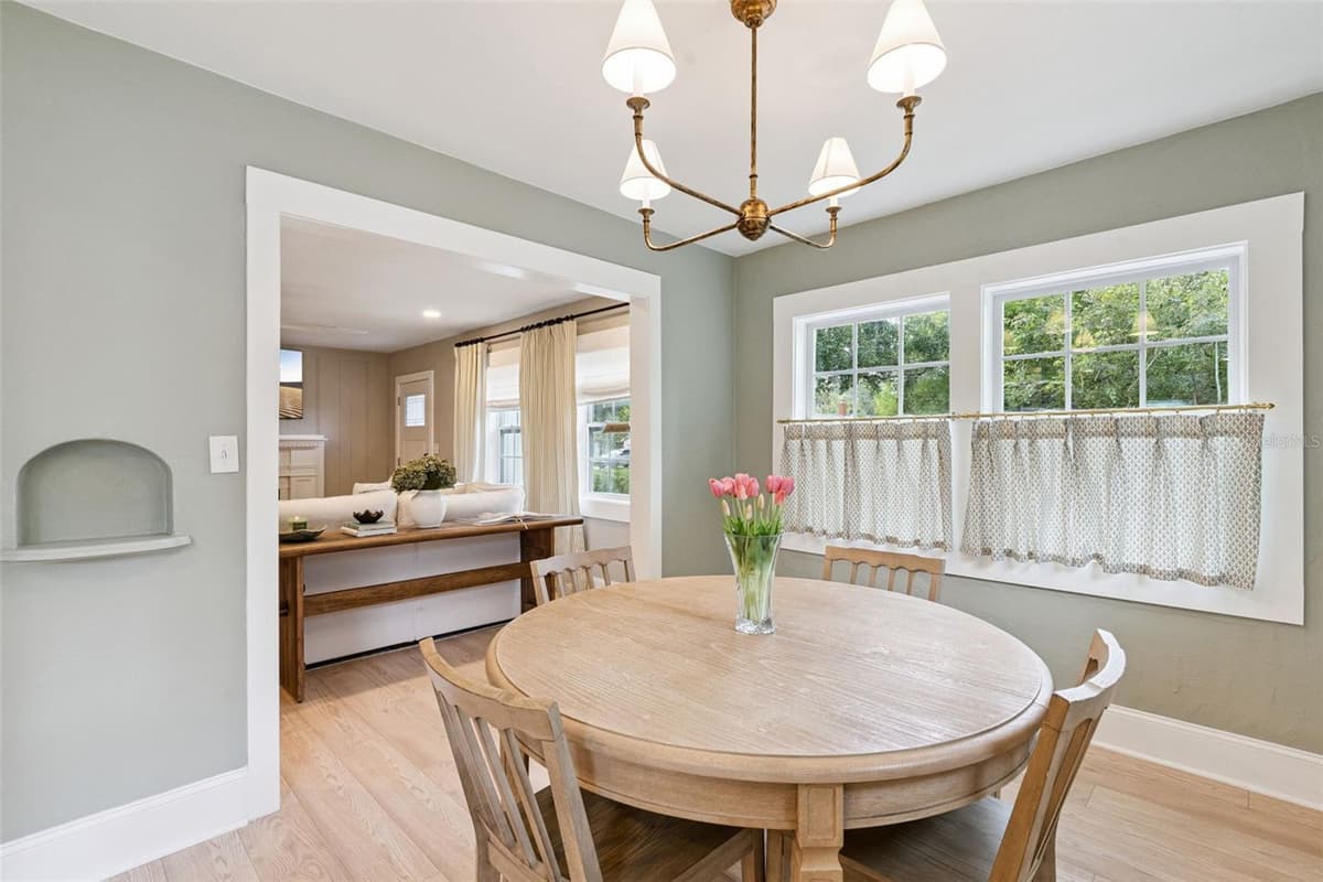 913 CAMELLIA AVENUE — photo 10 of 50