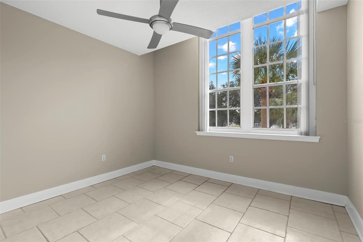 701 MIRROR LAKE DRIVE — photo 18 of 35