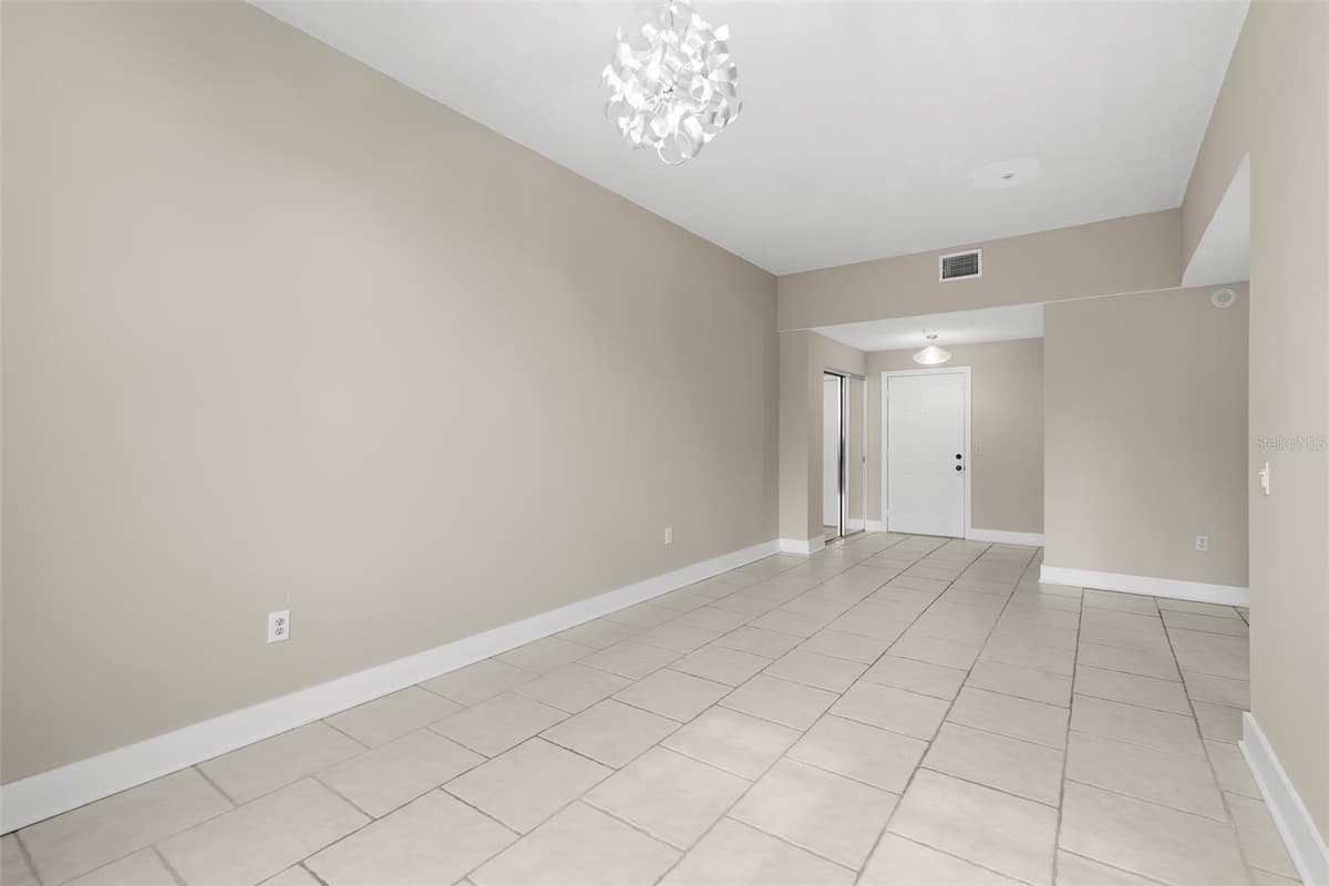 701 MIRROR LAKE DRIVE — photo 10 of 35