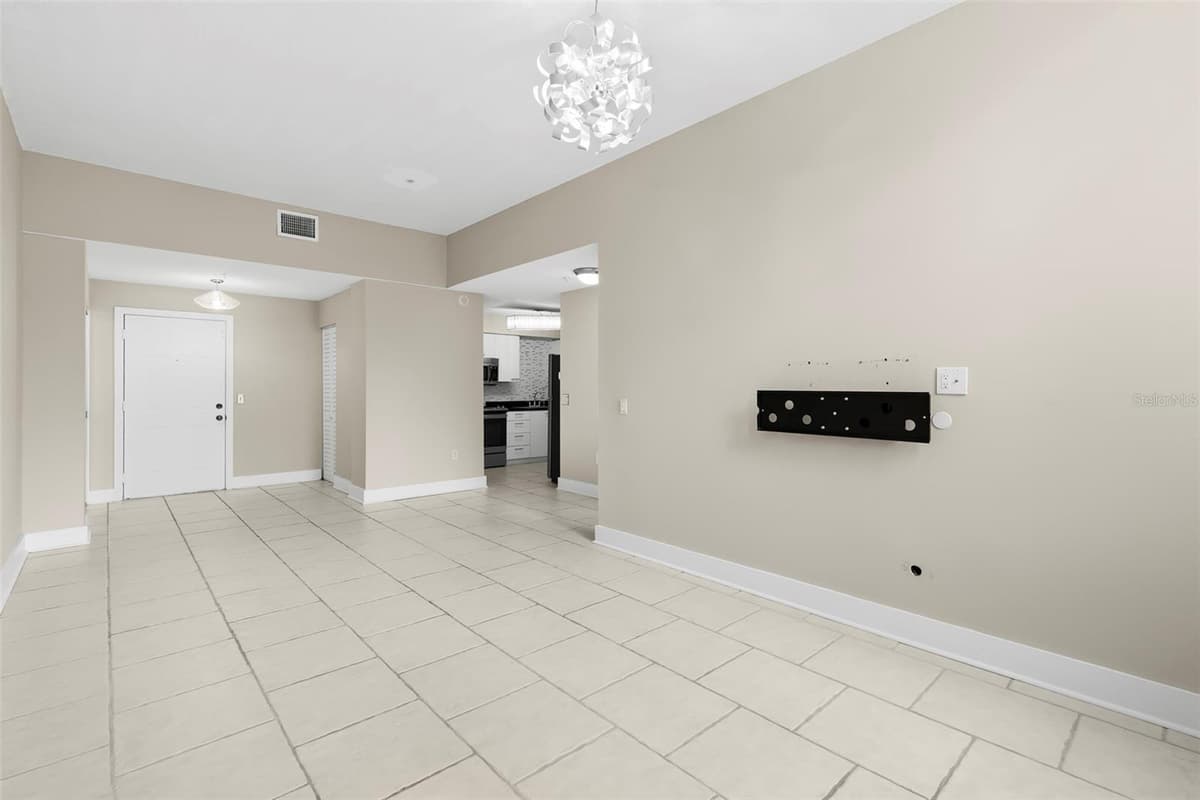 701 MIRROR LAKE DRIVE — photo 11 of 35