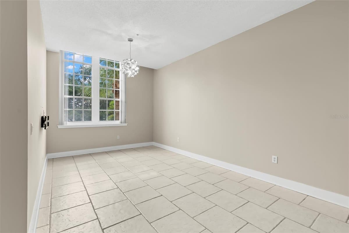 701 MIRROR LAKE DRIVE — photo 9 of 35