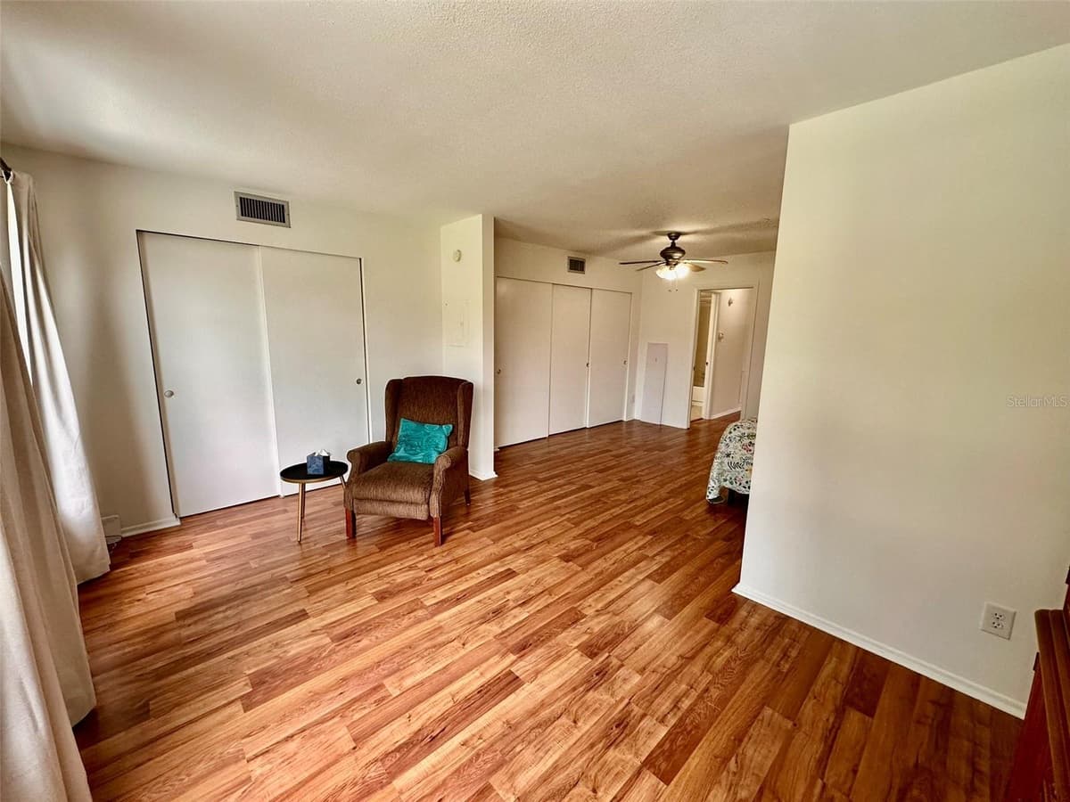 2100 WORLD PARKWAY BOULEVARD — photo 17 of 38