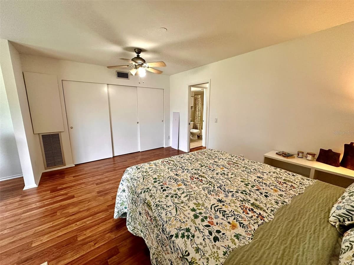 2100 WORLD PARKWAY BOULEVARD — photo 13 of 38