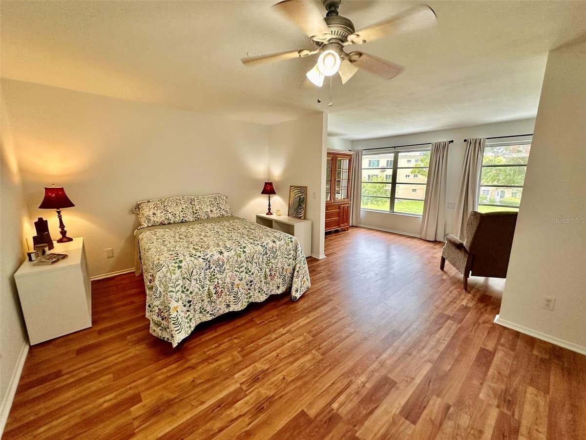 2100 WORLD PARKWAY BOULEVARD — photo 10 of 38