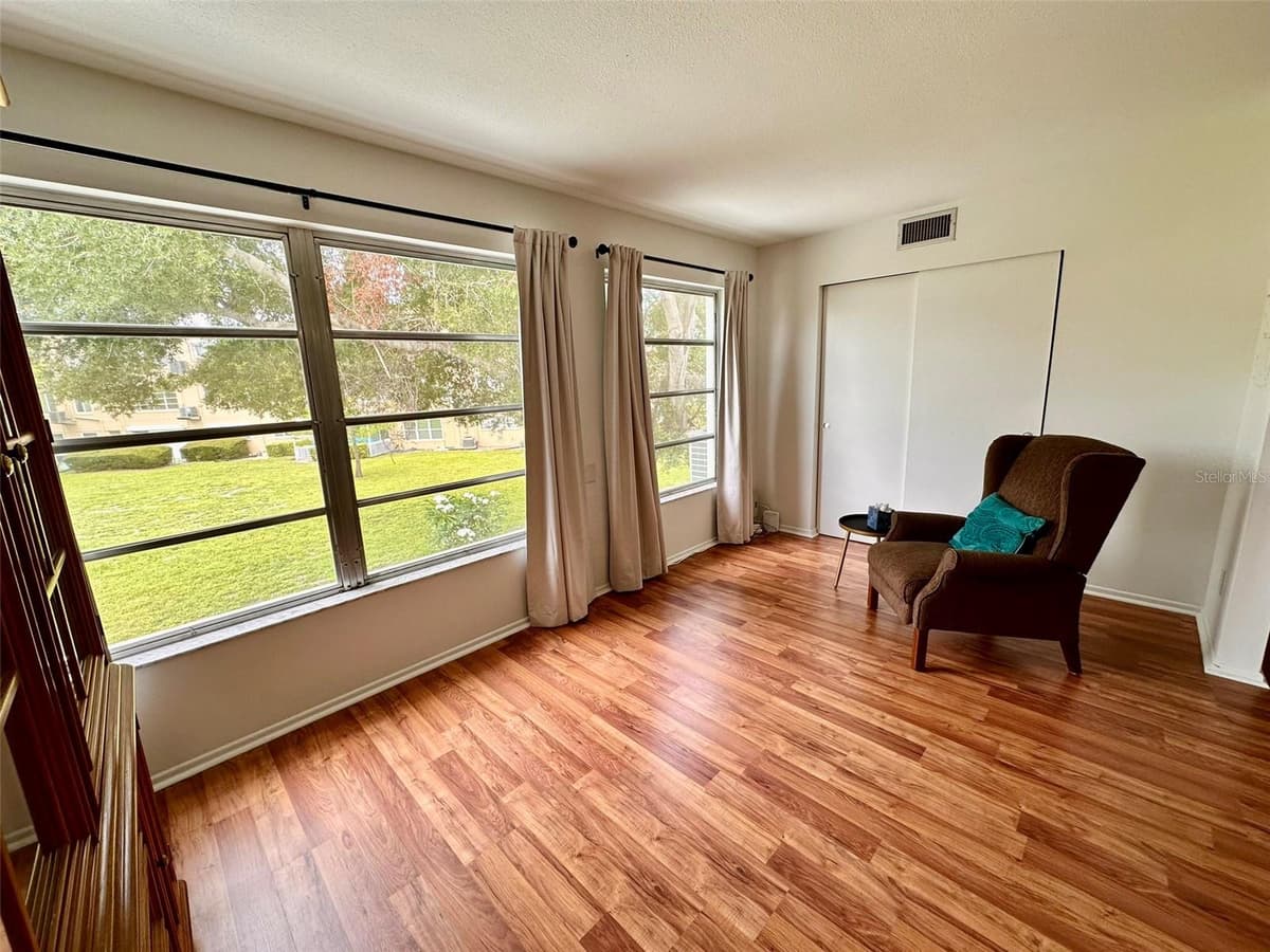 2100 WORLD PARKWAY BOULEVARD — photo 14 of 38