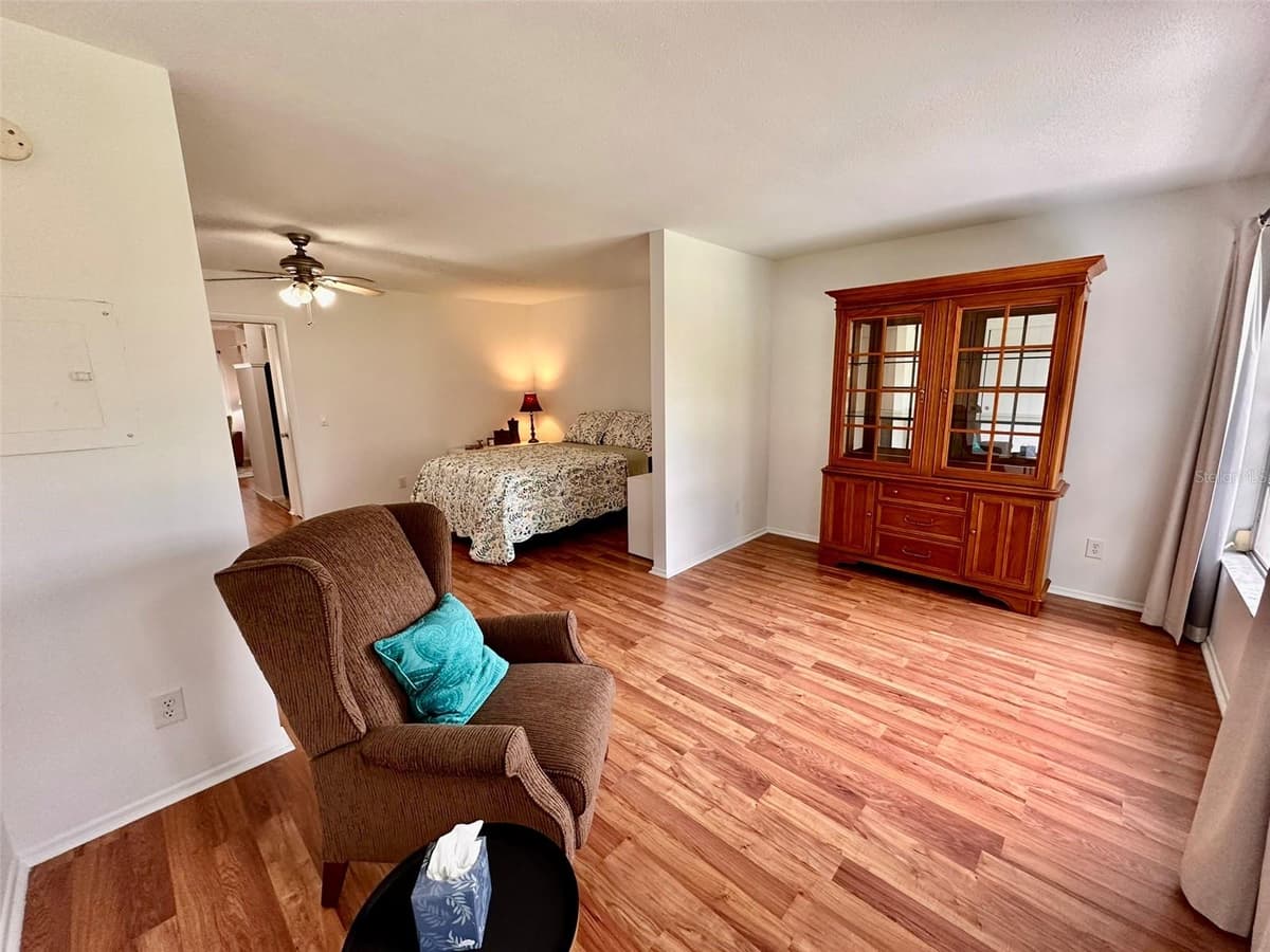 2100 WORLD PARKWAY BOULEVARD — photo 16 of 38