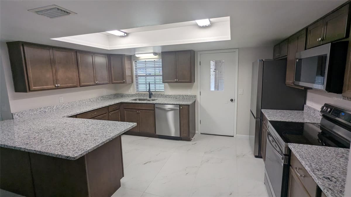 104 QUAIL RIDGE COURT — photo 10 of 25