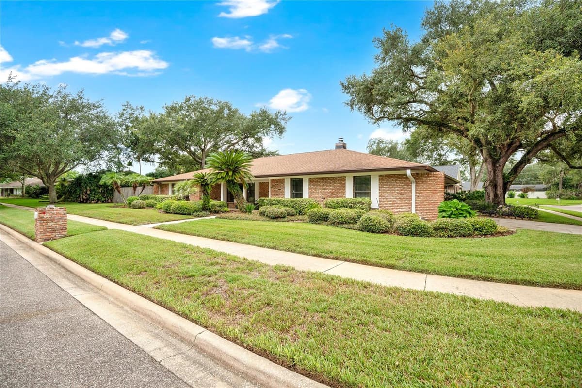 231 WHITE OAK CIRCLE — photo 4 of 62