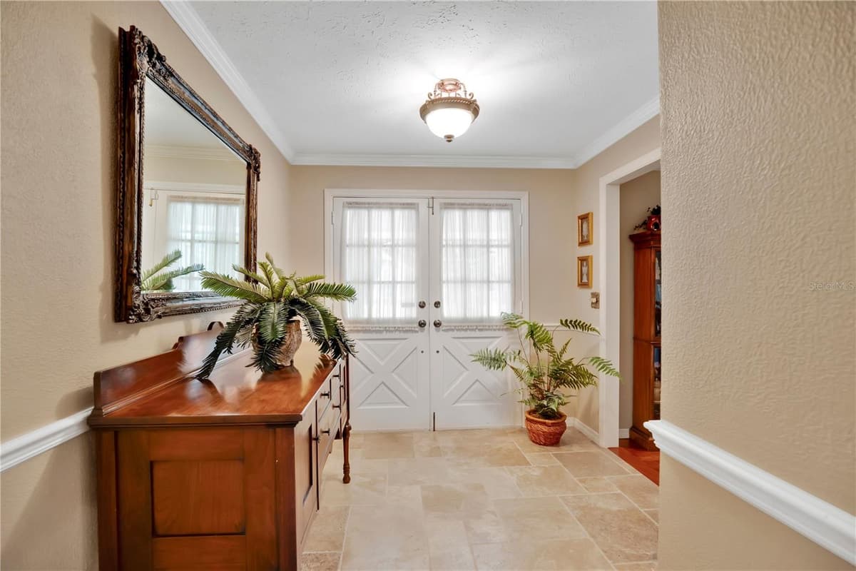 231 WHITE OAK CIRCLE — photo 10 of 62
