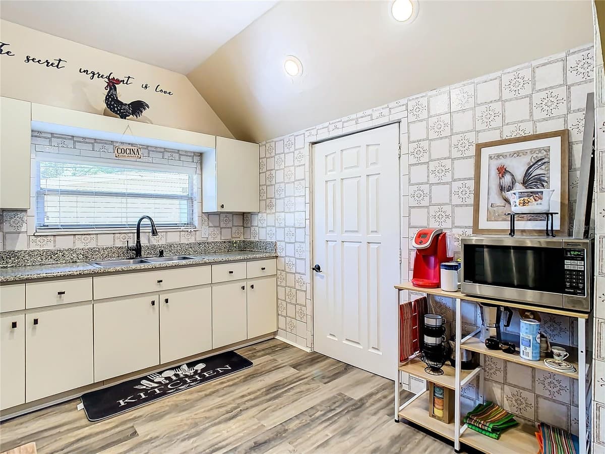 3321 AILEEN STREET — photo 17 of 45