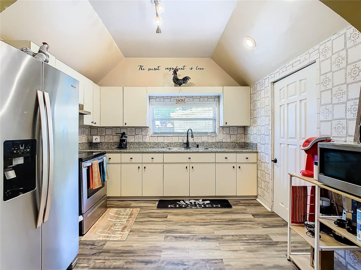 3321 AILEEN STREET — photo 15 of 45