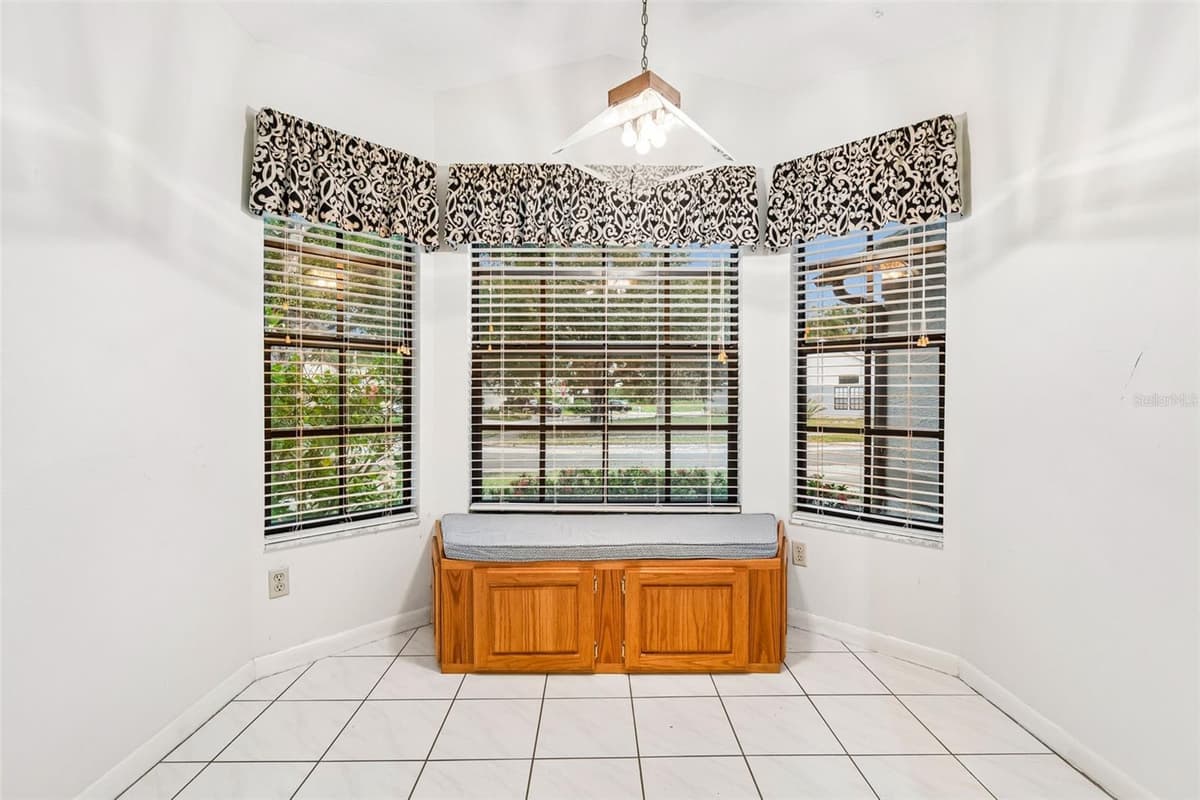 11301 MAYBROOK AVENUE — photo 10 of 24